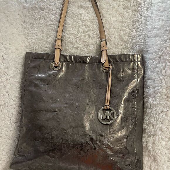 Michael Kors MK Mirror Metallic silver Bronze logo large tote tan leather straps - Picture 3 of 16